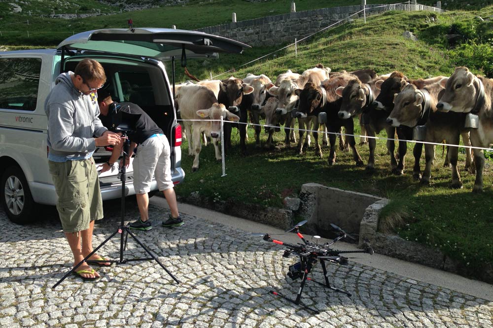02_advantage_behind_the_scene_web